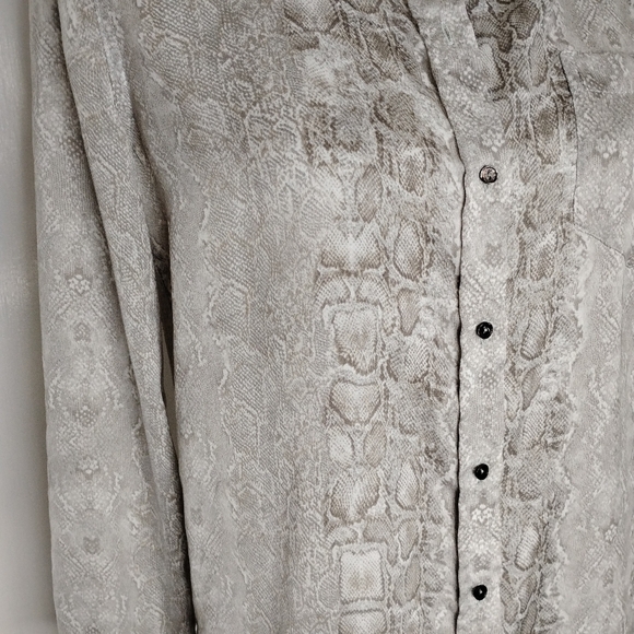 MNG REPTILE PRINT BLOUSE - Picture 10 of 11